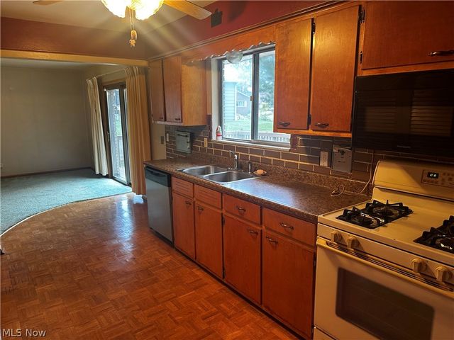 182 Wayne Avenue, Akron, OH 44301