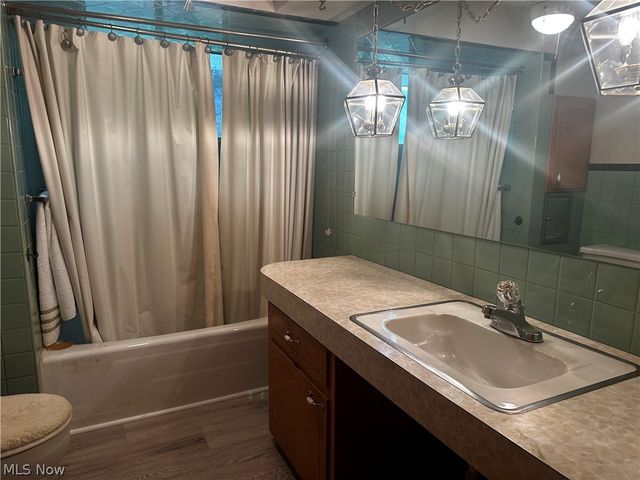 182 Wayne Avenue, Akron, OH 44301