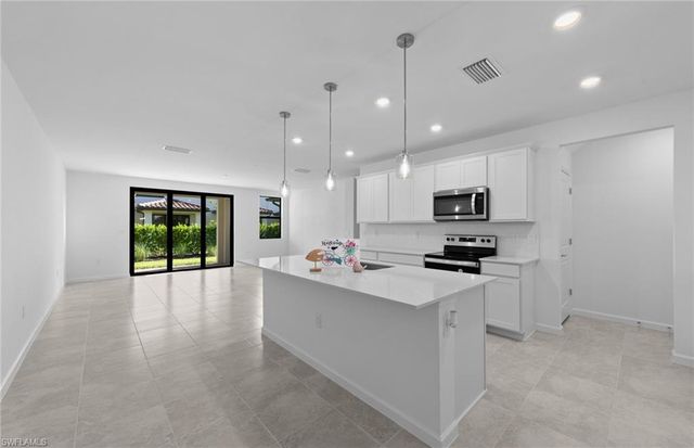 1552 Lake Jessup CIR, Cape Coral, FL 33909