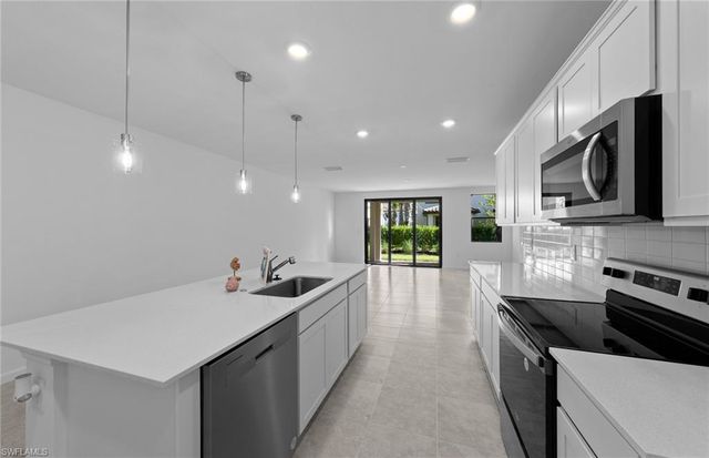 1552 Lake Jessup CIR, Cape Coral, FL 33909