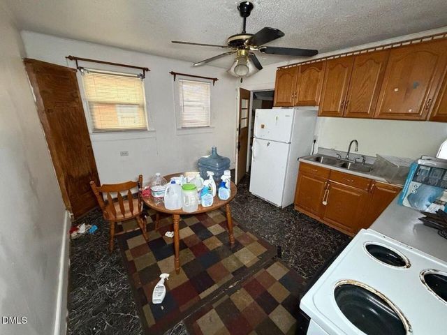 408 E Canary Street, Dunn, NC 28334