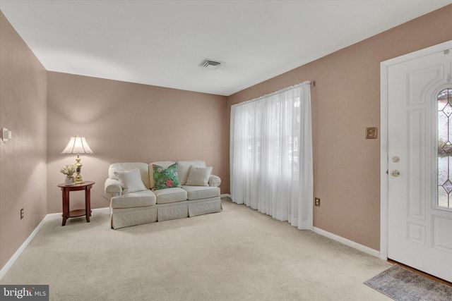 801 HILLS DR, Gettysburg, PA 17325