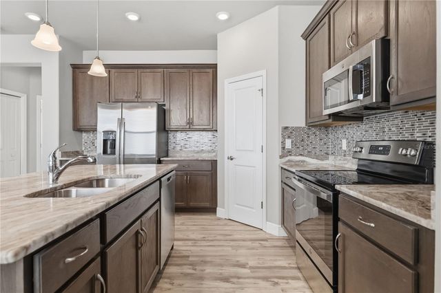 1556 N RIVER CIRCLE, Tarpon Springs, FL 34689