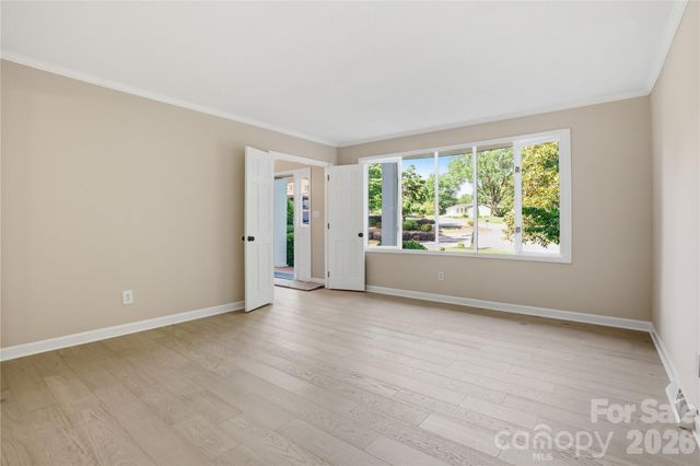 1968 12th Street Place NE, Hickory, NC 28601