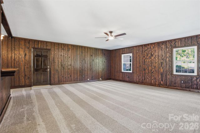 1968 12th Street Place NE, Hickory, NC 28601