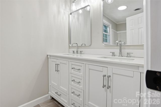 1968 12th Street Place NE, Hickory, NC 28601