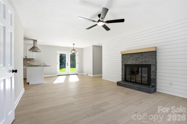 1968 12th Street Place NE, Hickory, NC 28601