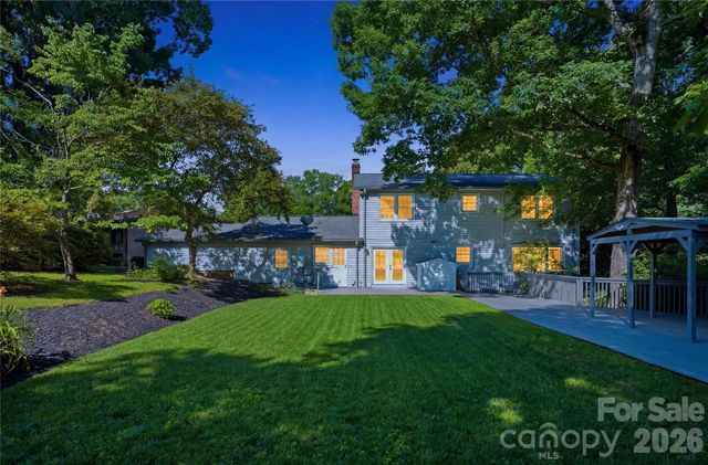 1968 12th Street Place NE, Hickory, NC 28601