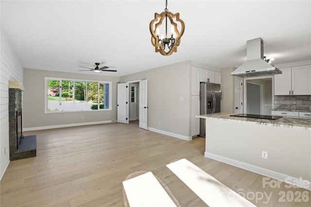1968 12th Street Place NE, Hickory, NC 28601