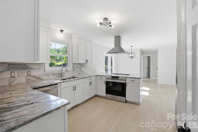 1968 12th Street Place NE, Hickory, NC 28601