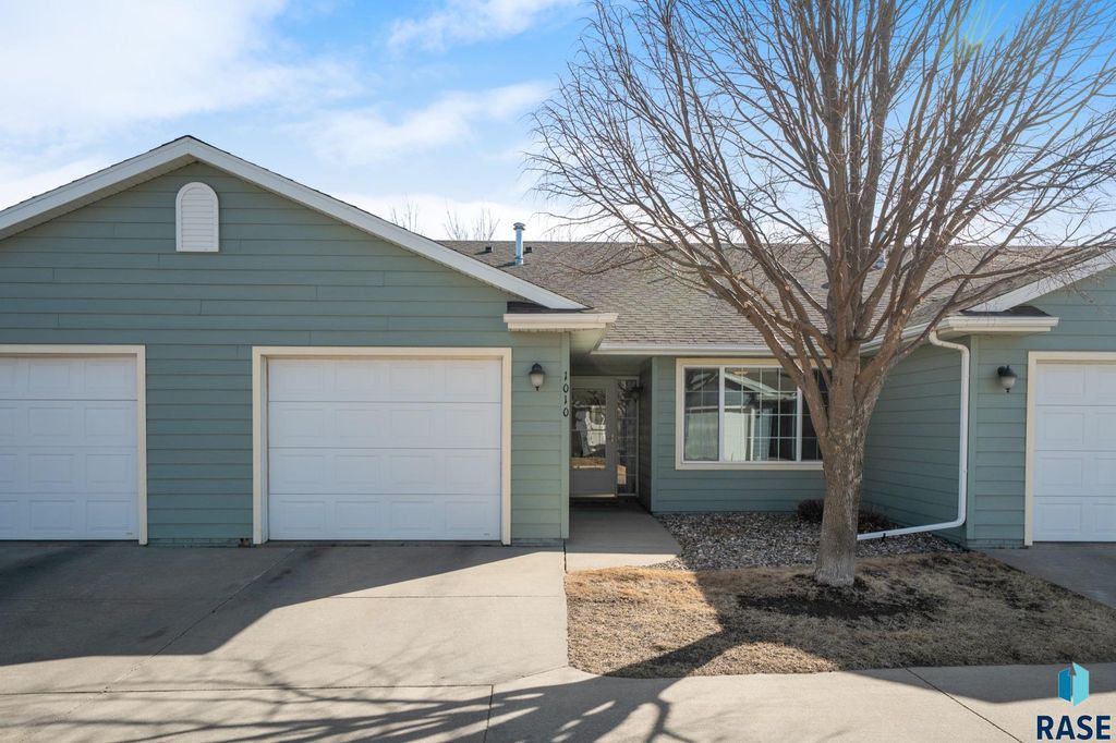 1010 N Crape Pl Place, Sioux Falls, SD 57107
