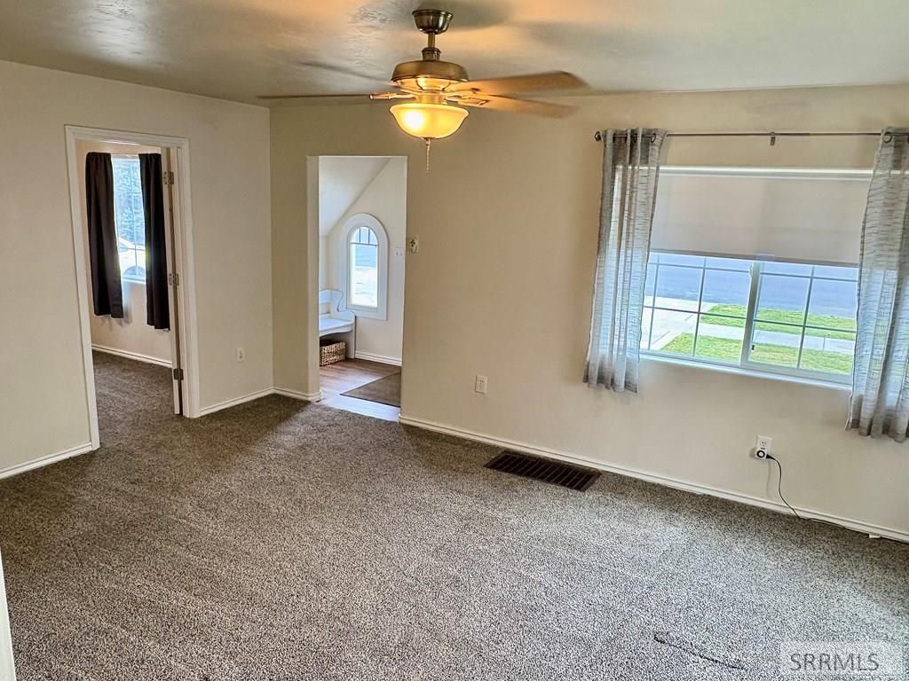 Image 5 of property listing at 434 S Park Avenue, Shelley, ID 83274