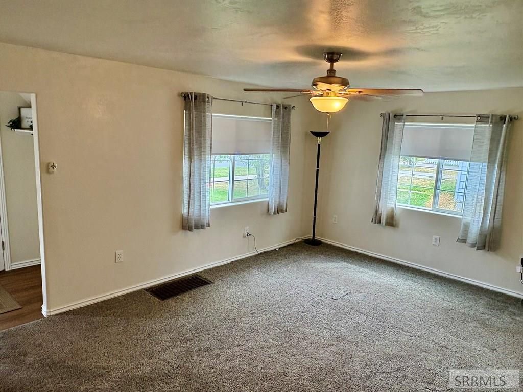 Image 6 of property listing at 434 S Park Avenue, Shelley, ID 83274