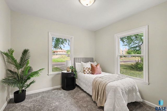 1604 S Grange Ave Avenue, Sioux Falls, SD 57105
