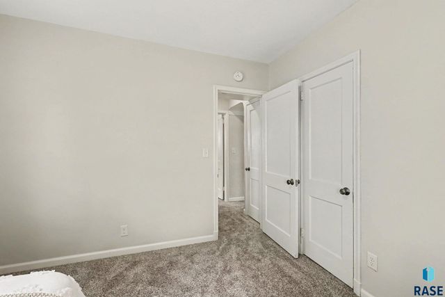 1604 S Grange Ave Avenue, Sioux Falls, SD 57105
