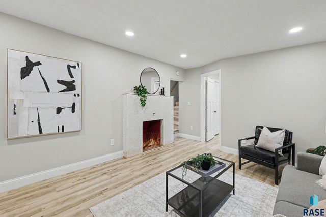 1604 S Grange Ave Avenue, Sioux Falls, SD 57105