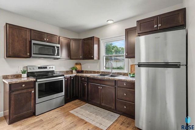 1604 S Grange Ave Avenue, Sioux Falls, SD 57105