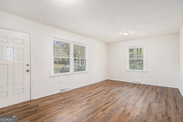 1113 Lakeview Drive, Jonesboro, GA 30236