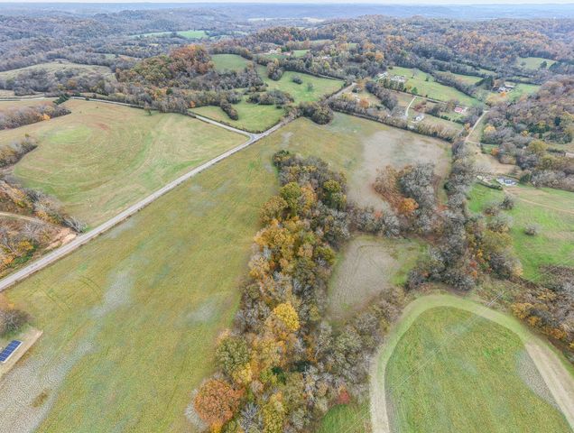 9 Craig Bridge Rd, Williamsport, TN 38487