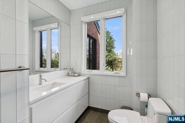 532 Winthrop Road, Teaneck, NJ 07666