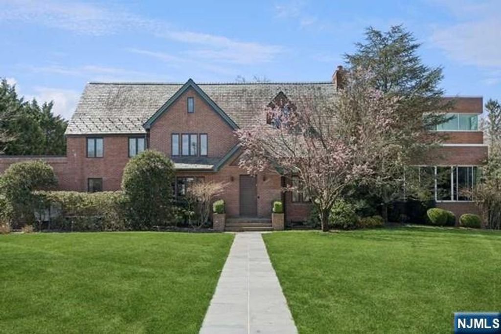 532 Winthrop Road, Teaneck, NJ 07666