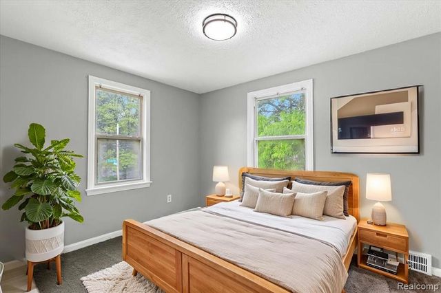 11000 Whitehill Street, Grosse Pointe, MI 48224