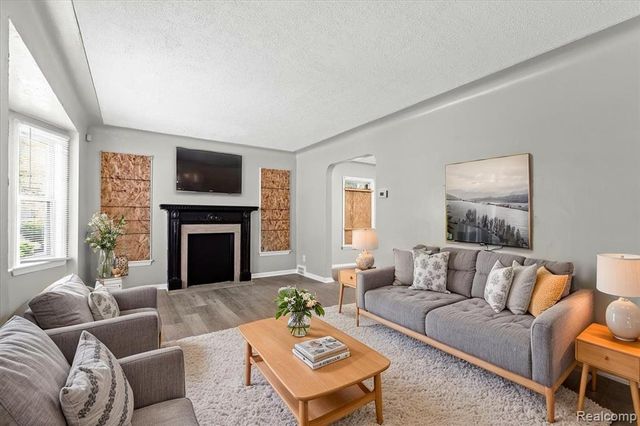 11000 Whitehill Street, Grosse Pointe, MI 48224