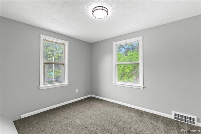 11000 Whitehill Street, Grosse Pointe, MI 48224