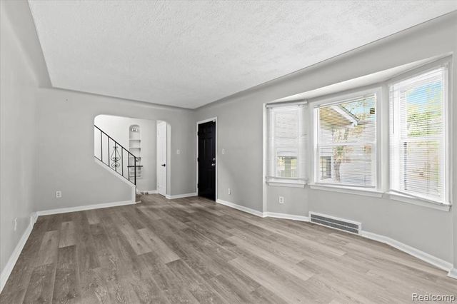 11000 Whitehill Street, Grosse Pointe, MI 48224