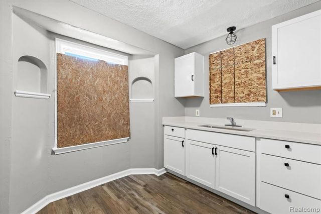 11000 Whitehill Street, Grosse Pointe, MI 48224