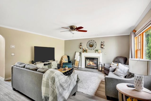 3 Pauls Way, Queensbury, NY 12804