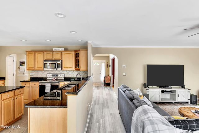 3 Pauls Way, Queensbury, NY 12804
