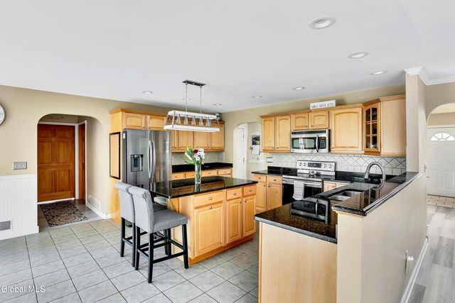 3 Pauls Way, Queensbury, NY 12804