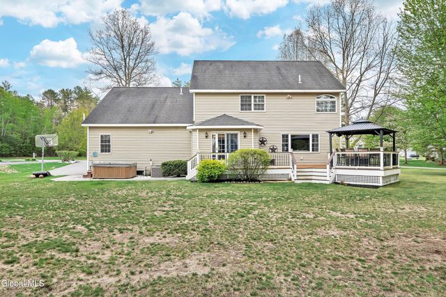 3 Pauls Way, Queensbury, NY 12804