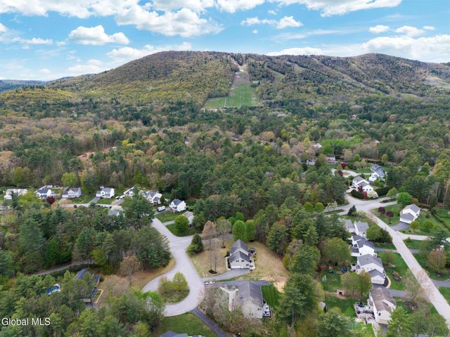 3 Pauls Way, Queensbury, NY 12804