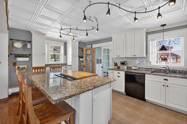 208 Hudson St, Fall River, MA 02720