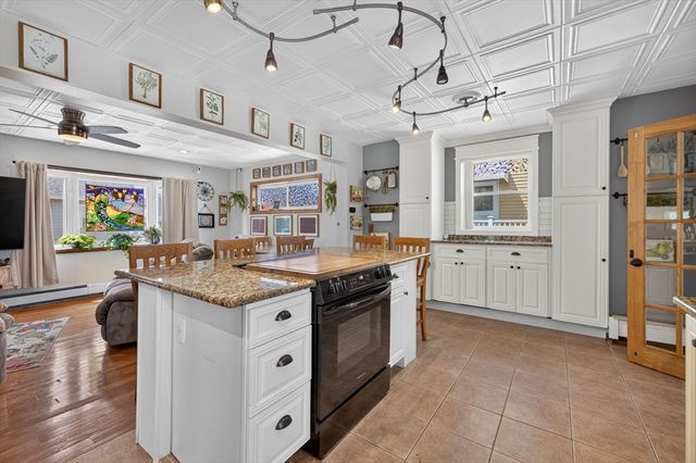 208 Hudson St, Fall River, MA 02720