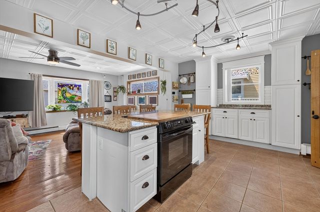 208 Hudson St, Fall River, MA 02720