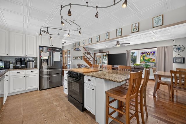 208 Hudson St, Fall River, MA 02720
