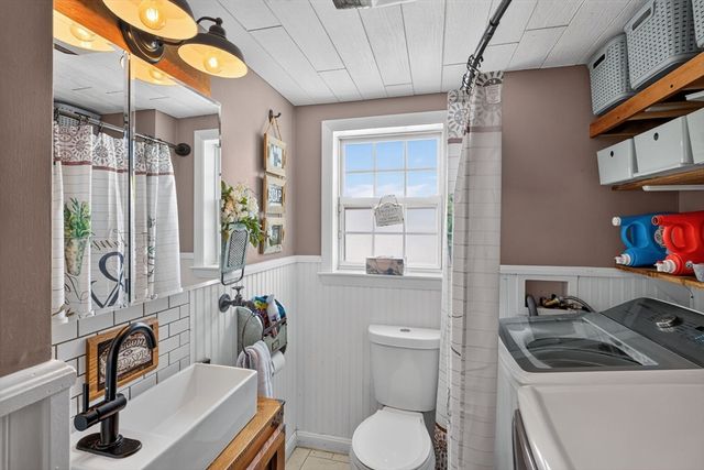 208 Hudson St, Fall River, MA 02720