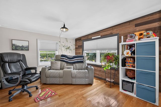 208 Hudson St, Fall River, MA 02720