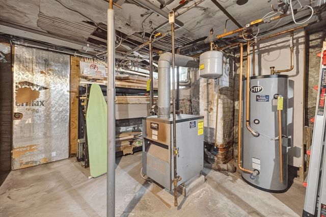 208 Hudson St, Fall River, MA 02720