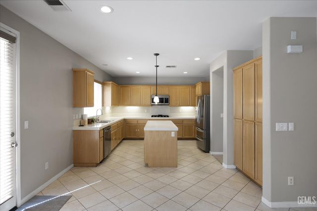 10003 Titanium Street, Bakersfield, CA 93311