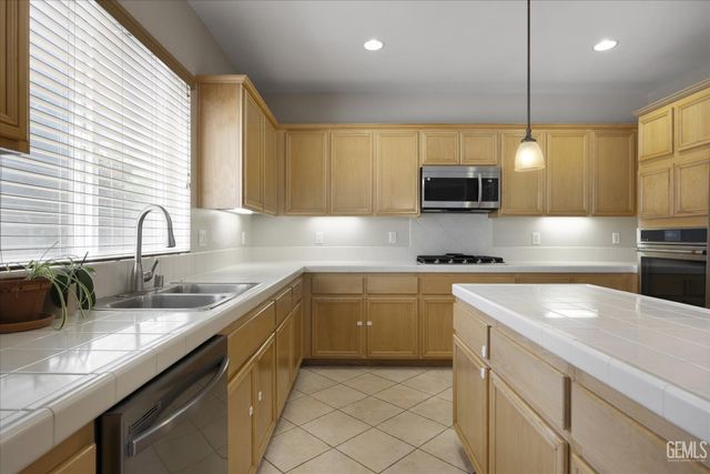 10003 Titanium Street, Bakersfield, CA 93311