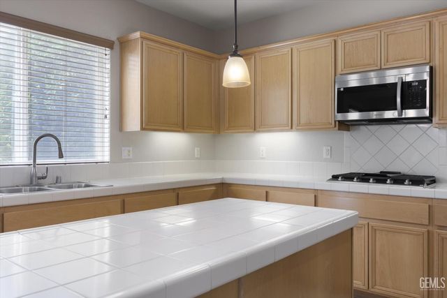 10003 Titanium Street, Bakersfield, CA 93311