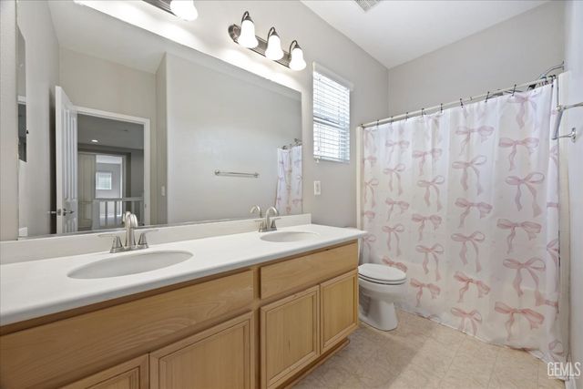 10003 Titanium Street, Bakersfield, CA 93311