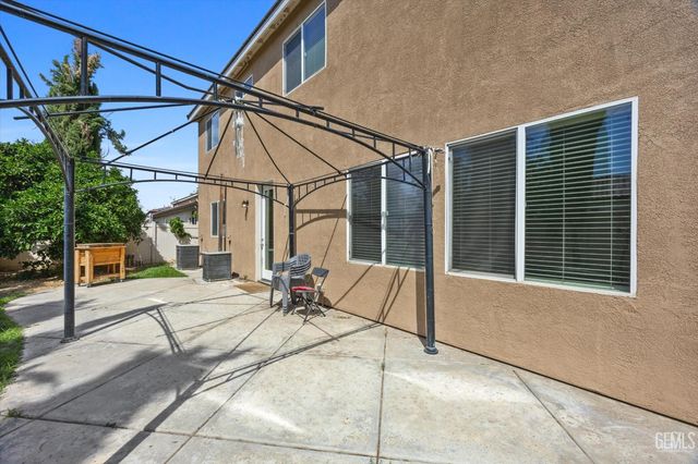 10003 Titanium Street, Bakersfield, CA 93311