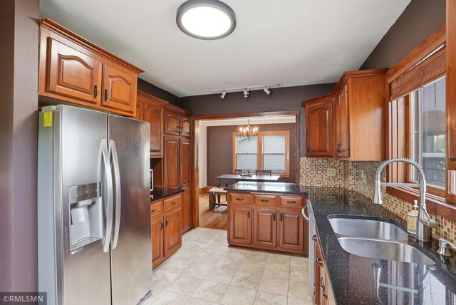 1665 Victoria Street N, Saint Paul, MN 55117