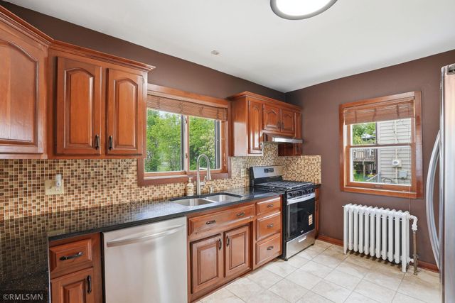 1665 Victoria Street N, Saint Paul, MN 55117