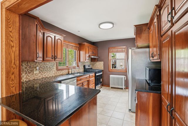 1665 Victoria Street N, Saint Paul, MN 55117